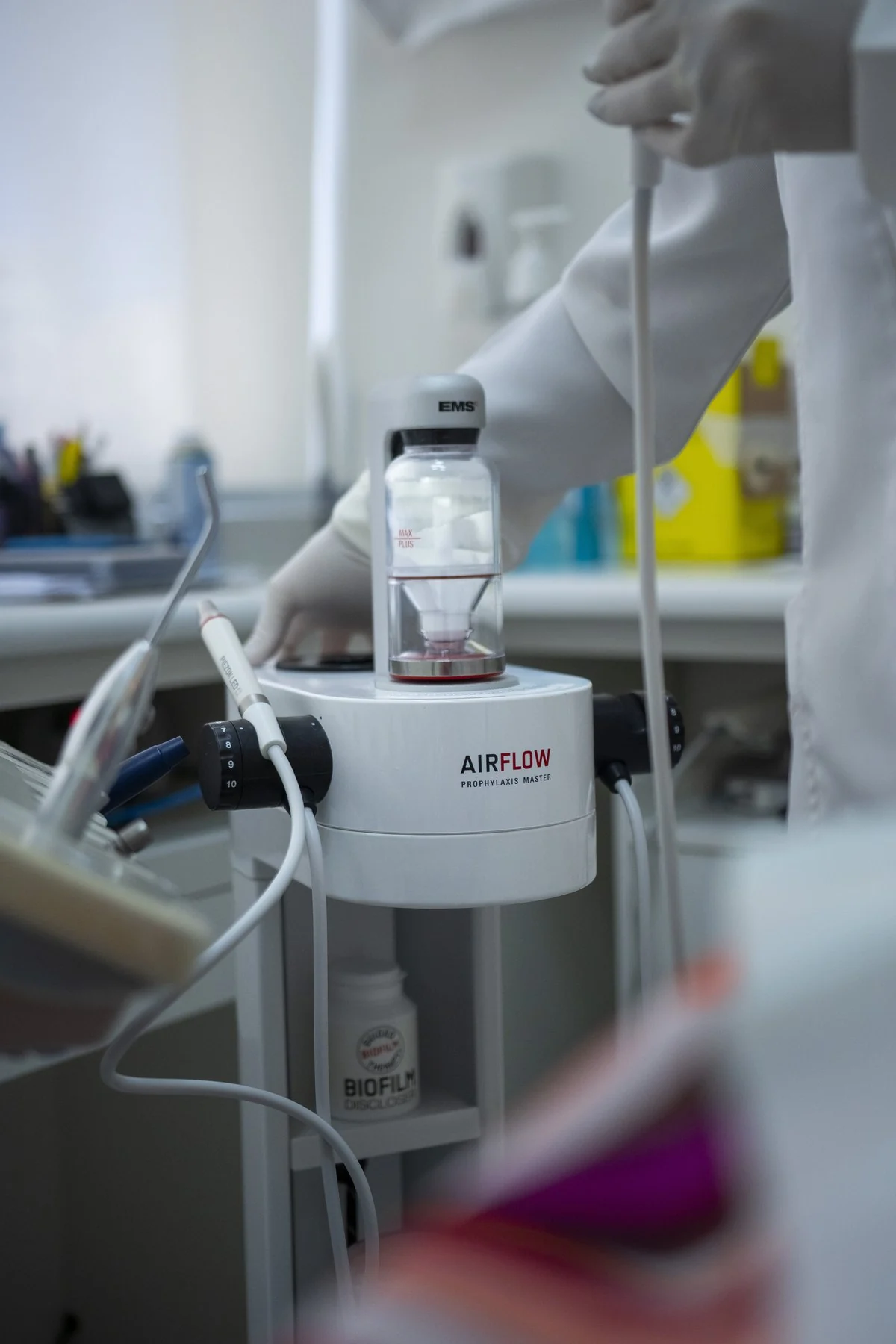 Equipamento EMS AIRFLOW Prophylaxis Master no consultório